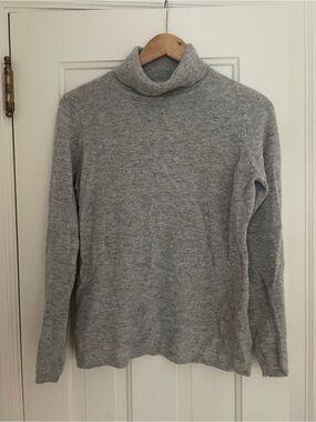 Charter Club Light Gray Cashmere Sweater (M)